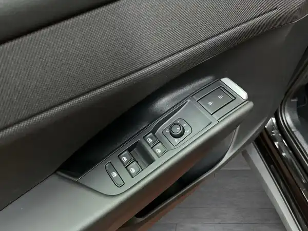 VW T-ROC (17/28)