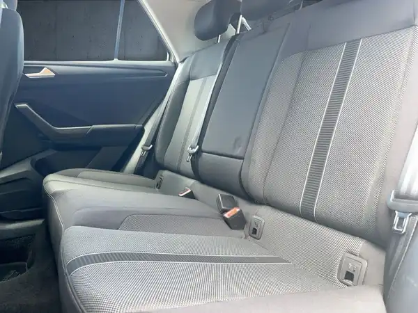 VW T-ROC (13/22)