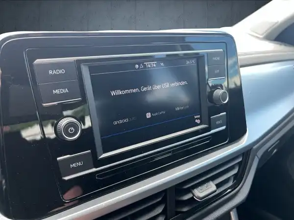 VW T-ROC (20/22)