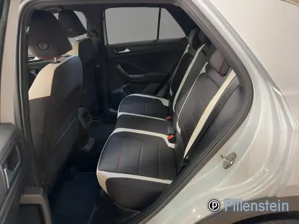 VW T-ROC (10/17)