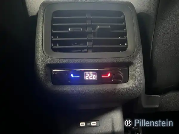 VW T-ROC (12/15)