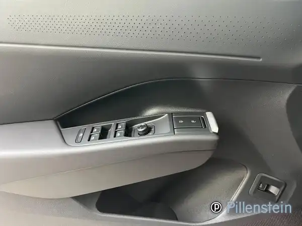 VW T-ROC (6/15)
