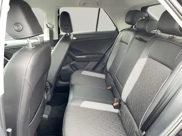 VW T-ROC (13/17)