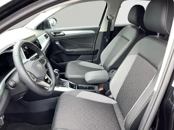 VW T-ROC (10/17)