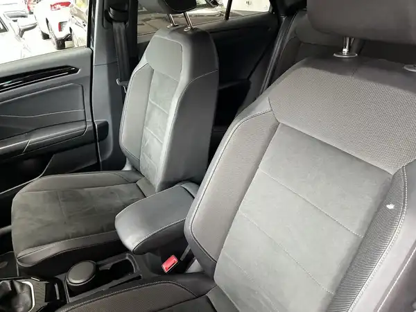 VW T-ROC (12/17)