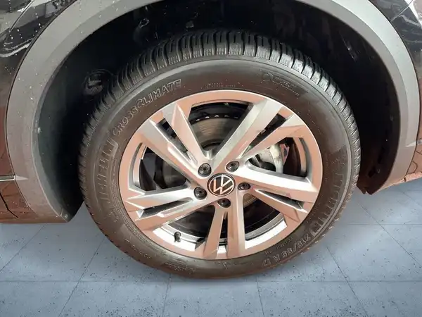 VW T-ROC (6/17)