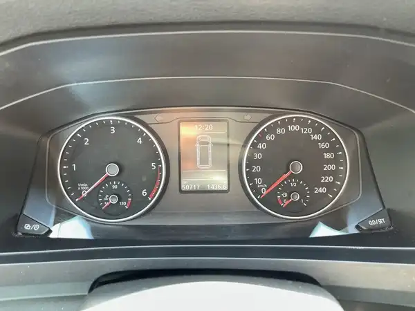 VW T6 MULTIVAN (16/21)