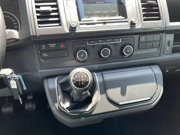 VW T6 MULTIVAN (18/21)
