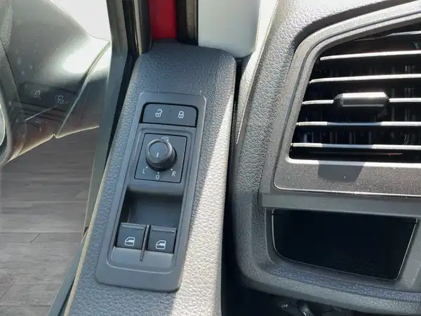 VW T6 MULTIVAN (19/21)