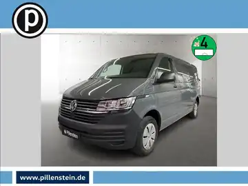 Das Bild zeigt einen grauen VW T6.1 Kasten von der Seite. Es ist ein ganz normales Fahrzeugbild mit Händlerlogo und markanten Texteinblendungen.
