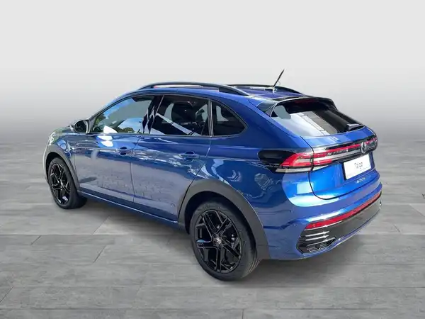 Das Bild zeigt einen VW TAIGO R-Line in blauer Farbe, aufgenommen von der Seite.