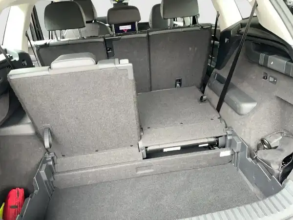 VW TAYRON (10/22)
