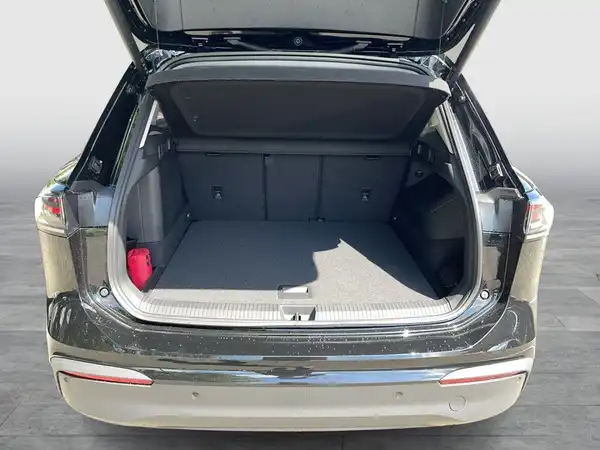 VW TIGUAN (13/20)