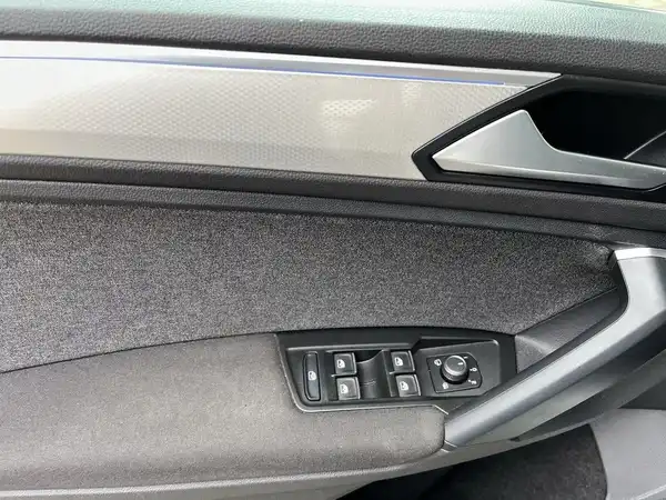 VW TIGUAN (15/21)
