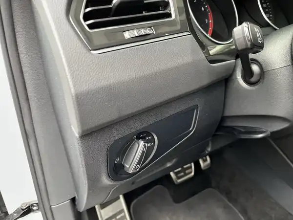 VW TIGUAN (16/21)