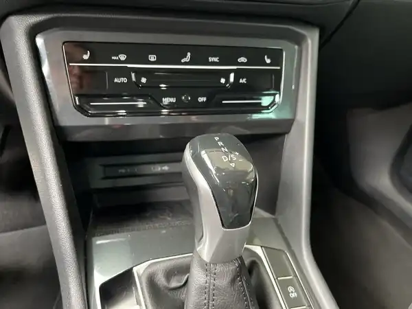 VW TIGUAN (18/21)