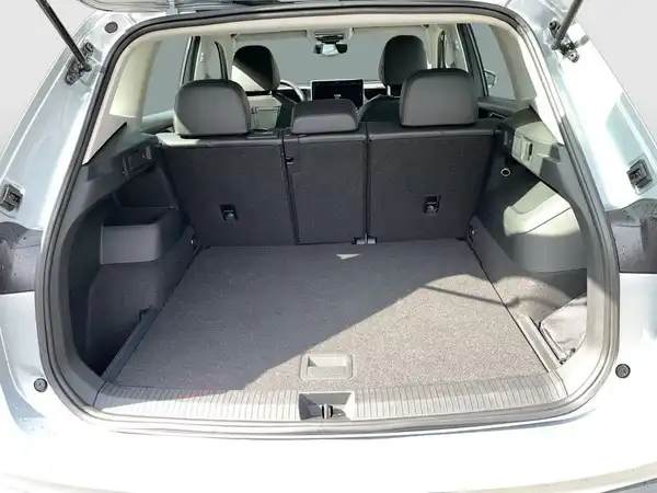 VW TIGUAN (8/16)