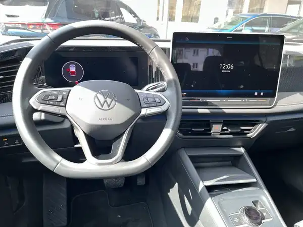 VW TIGUAN (9/16)
