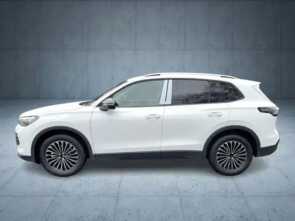 VW TIGUAN (2/17)