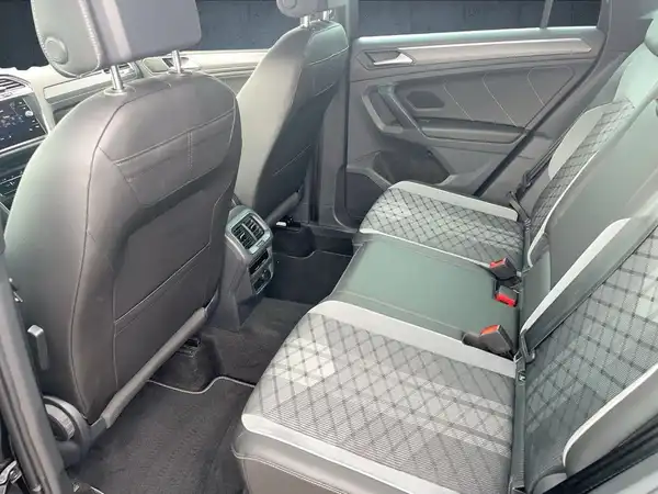 VW TIGUAN (13/22)