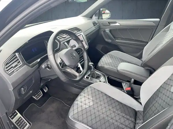 VW TIGUAN (10/22)