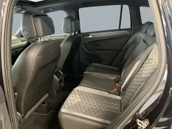 VW TIGUAN (10/17)