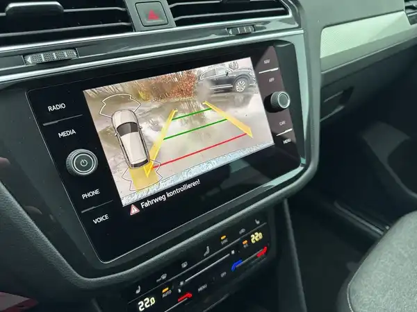 VW TIGUAN (17/20)