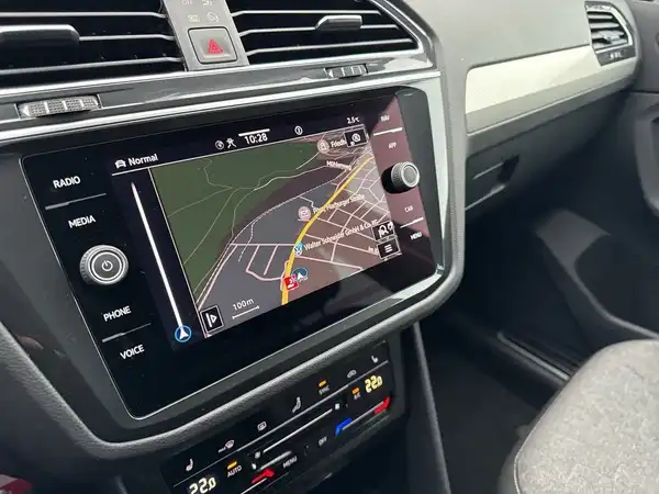 VW TIGUAN (18/20)