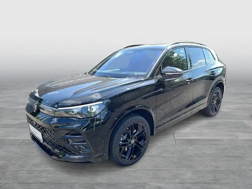 Das Bild zeigt einen schwarzen VW Tiguan aus der Seitenansicht.