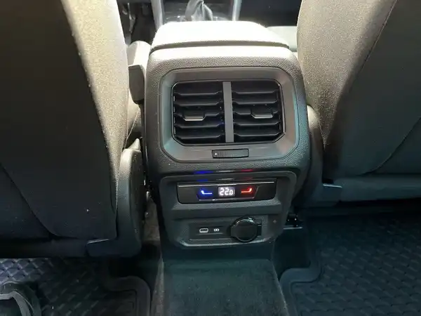 VW TIGUAN (17/21)