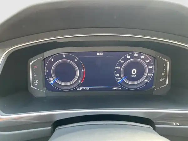 VW TIGUAN (10/21)