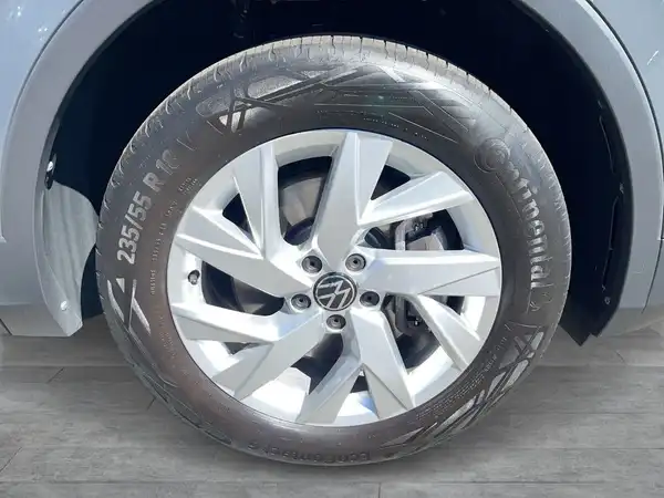 VW TIGUAN (9/15)