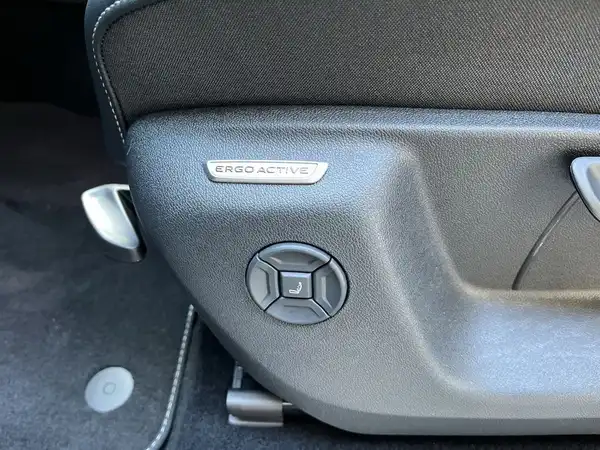 VW TIGUAN (17/20)