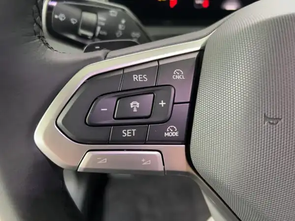 VW TIGUAN (9/15)