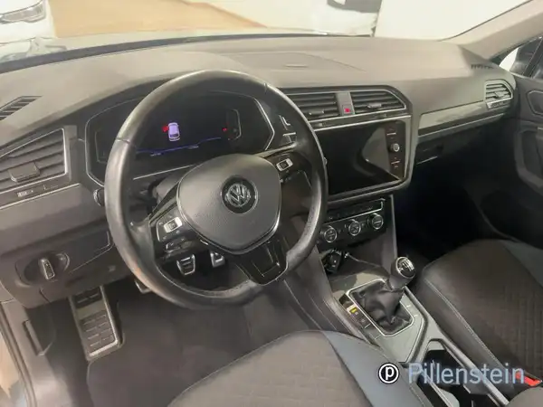VW TIGUAN (8/16)