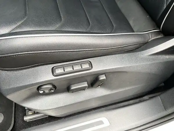 VW TIGUAN (16/22)