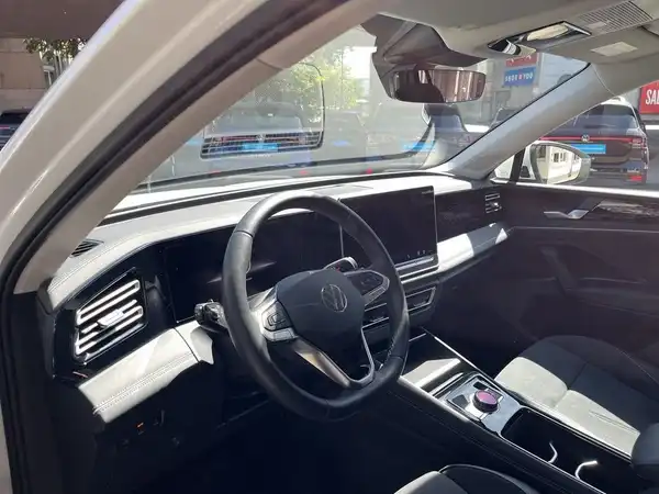 VW TIGUAN (19/22)