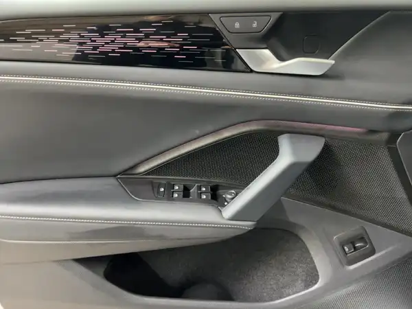 VW TIGUAN (8/19)
