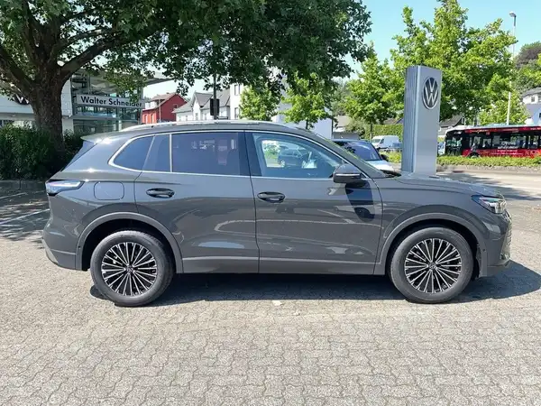 VW TIGUAN (6/16)