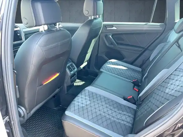 VW TIGUAN (13/18)