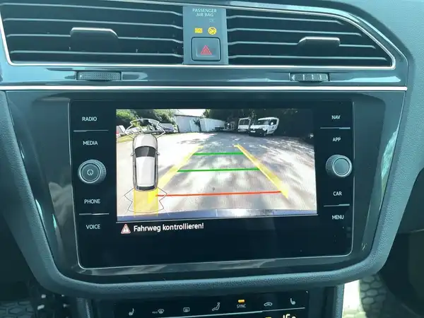 VW TIGUAN (16/18)