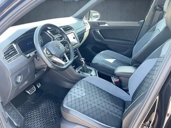 VW TIGUAN (10/18)