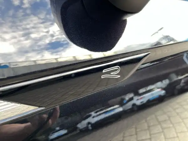 VW TIGUAN (18/28)