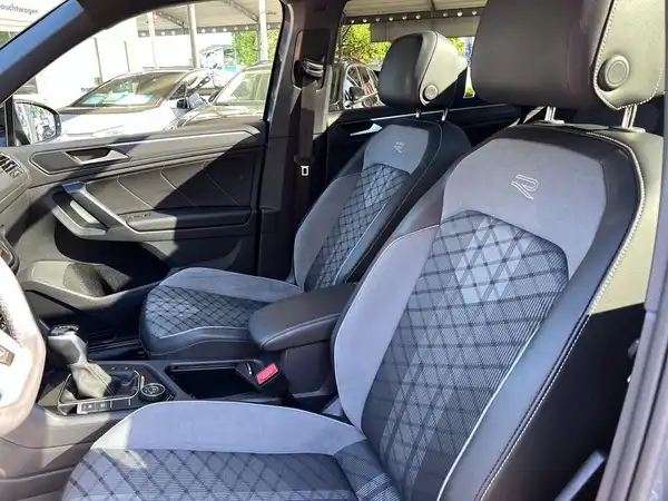 VW TIGUAN (17/22)