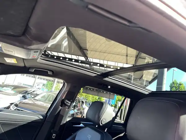 VW TIGUAN (18/22)