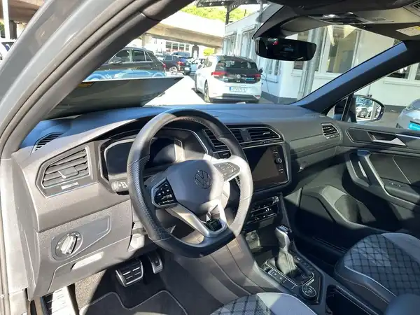 VW TIGUAN (19/22)