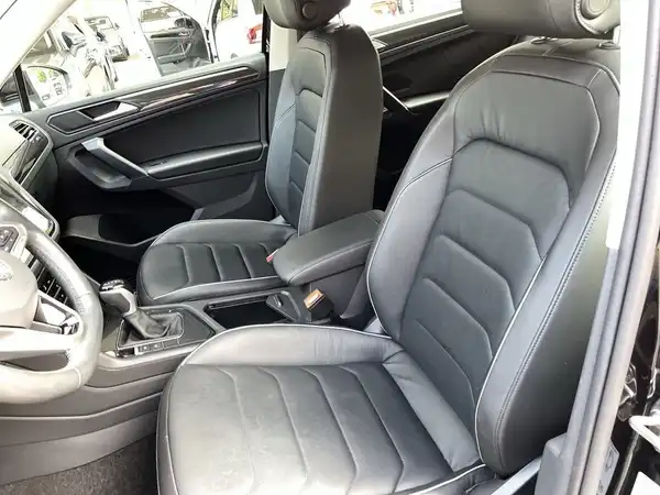 VW TIGUAN (17/23)