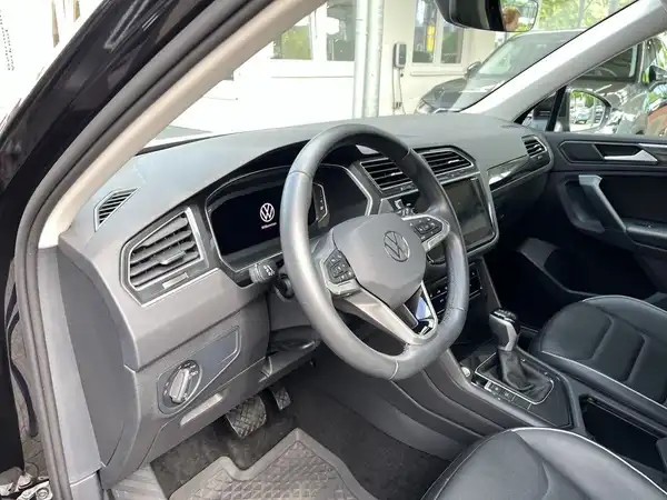 VW TIGUAN (19/23)