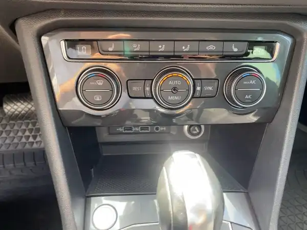 VW TIGUAN (14/15)
