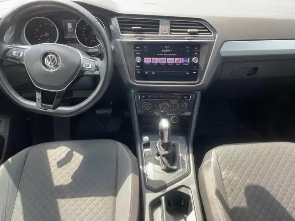 VW TIGUAN (8/15)